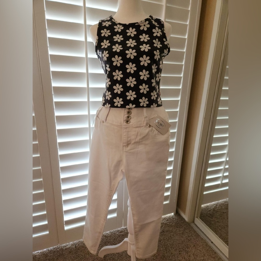 Levi Daisy Print T-Shirt